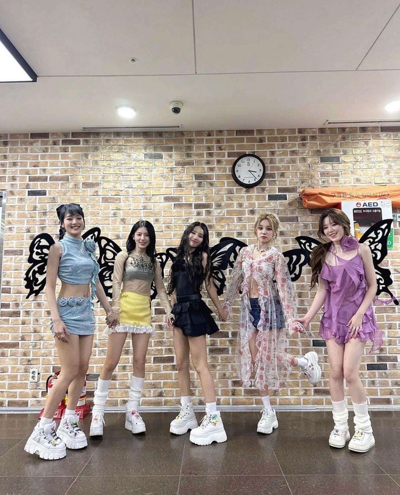 Rose BLACKPINK-Shuhua (G)I-DLE Pancarkan Vibe Berbeda Pakai Busana Yang Sama