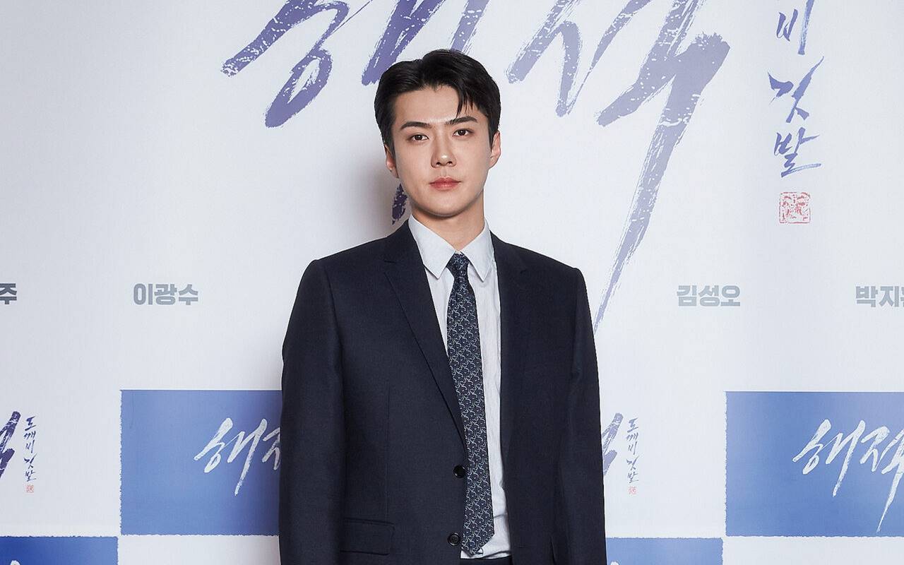 Sehun EXO Ketemu Non-Fans Asal Indonesia di Toko Furnitur, Cincin di Jari Manis Tuai Salfok