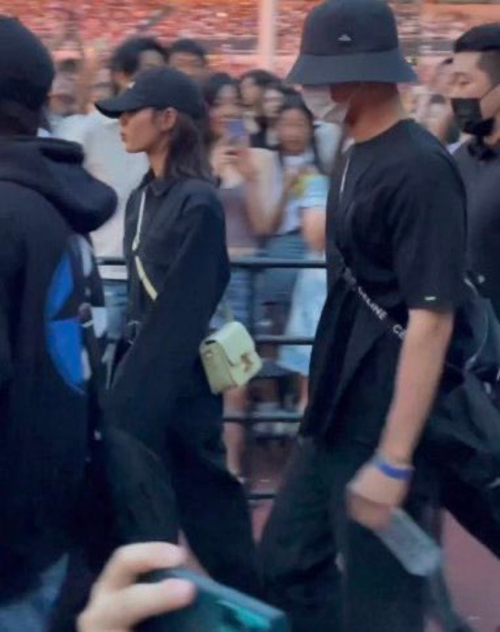 Lisa BLACKPINK Bareng Park Bo Gum di Konser Bruno Mars, Persahabatan Jadi Sorotan