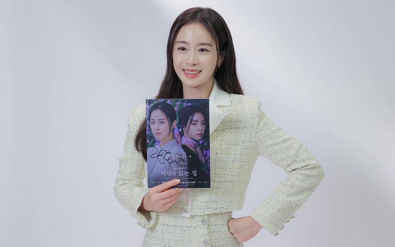 Tampilkan Sisi Elegan Nan Chic di Majalah, Kim Tae Hee Ungkap Titik Balik Karir Aktingnya