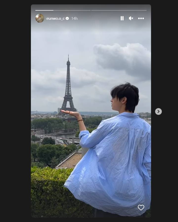 Cha Eun Woo ASTRO post kocak di Paris, Prancis