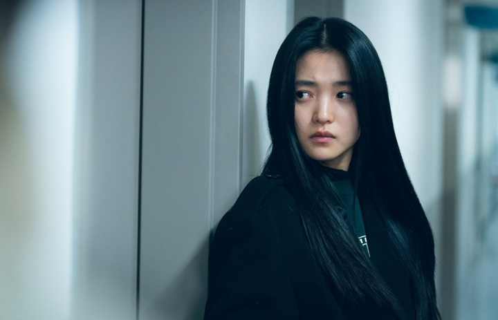 Akting Kim Tae Ri di Penayangan Perdana \'Revenant\' Tuai SorotanAkting Kim Tae Ri di Penayangan Perdana \'Revenant\' Tuai Sorotan