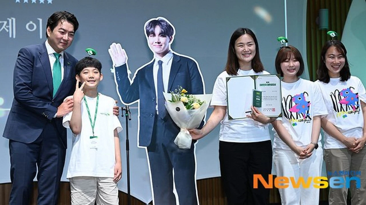 Disayang Anak-Anak, J-Hope Sukses Raih Best Star Awards di Acara 3rd Korea Children\'s Daesang