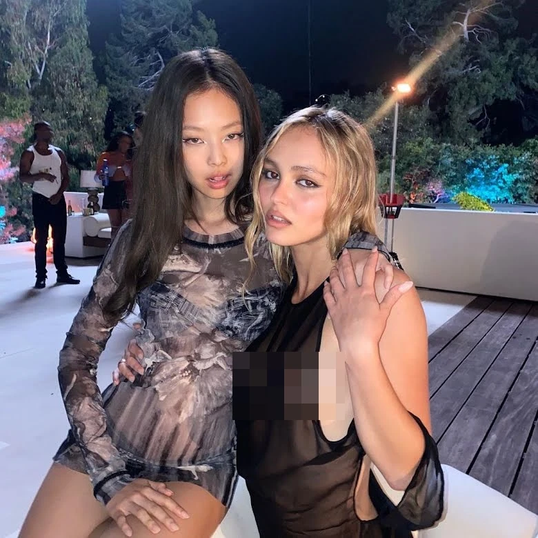 \'The Idol\' Review: Outfit Underboob Jennie BLACKPINK Buat Syok