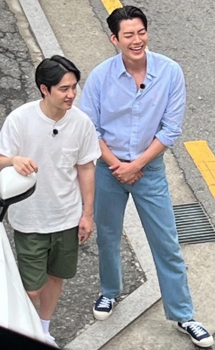 D.O. EXO & Kim Woo Bin Kepergok Syuting Diduga Program PD Na