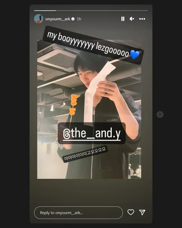 Mark NCT mempromosikan akun Instagram Jisung