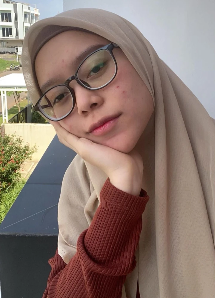 Tak Ragu Pamer Wajah Berjerawat