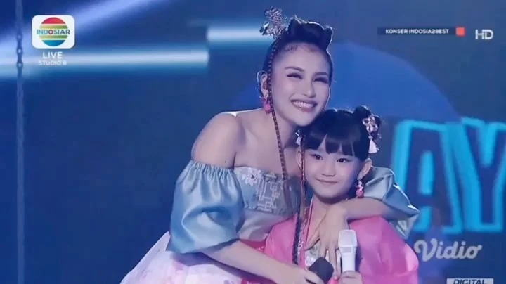 Cover Lagu 'Strawberry Cake' Xdinary Heroes