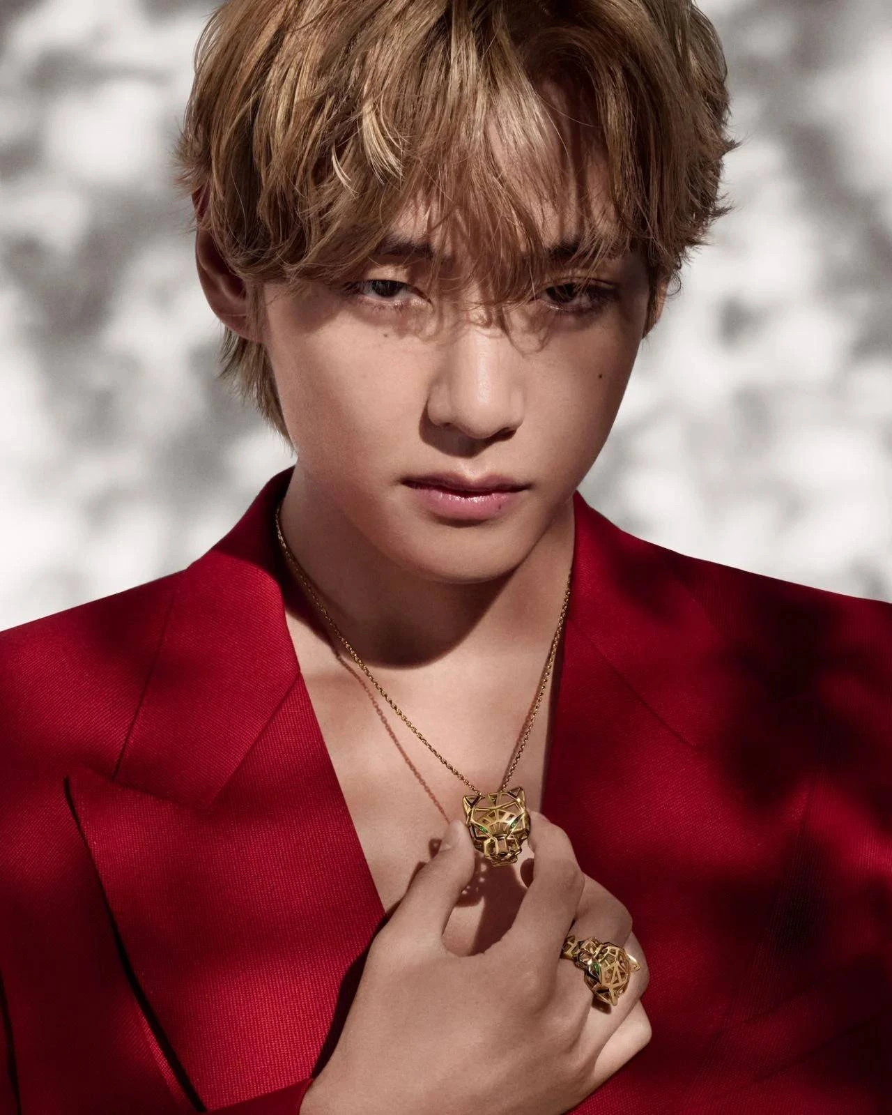 Disebut Mirip Macan Kumbang, V BTS Didapuk Jadi Duta Global Merk Perhiasan Cartier