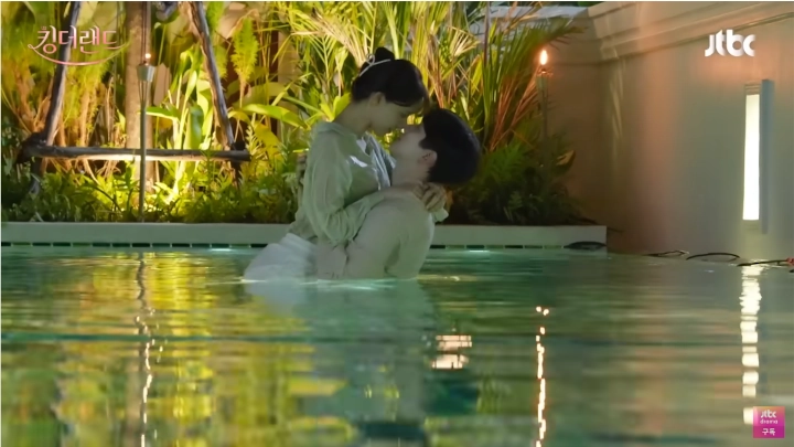 Momen Hot Junho 2PM & Yoona SNSD Syuting Ciuman Tak Disiarkan di \'King the Land\'