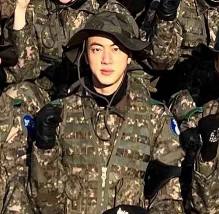 Jin BTS Selamatkan Fans Dari Perampokan