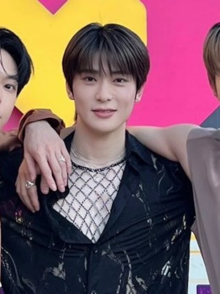 Jaehyun NCT Dikira Pakai Baju Dalam, Beda Warna Wajah dan Dada Curi Fokus