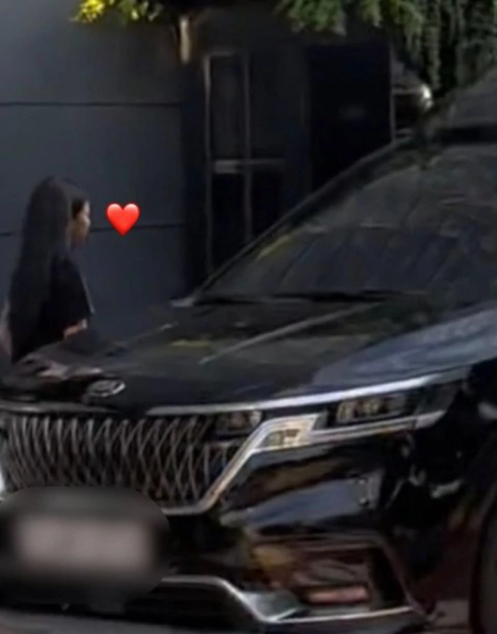 Beredar Foto Jennie BLACKPINK di Gedung YG di Tengah Rumor Hengkang, Pipi Bikin Salfok