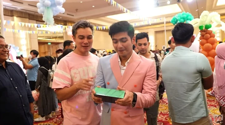 Hadiri Pesta Ultah Anak Ria Ricis, Baim Wong Malah Bawa Kado Buat Orang Dewasa