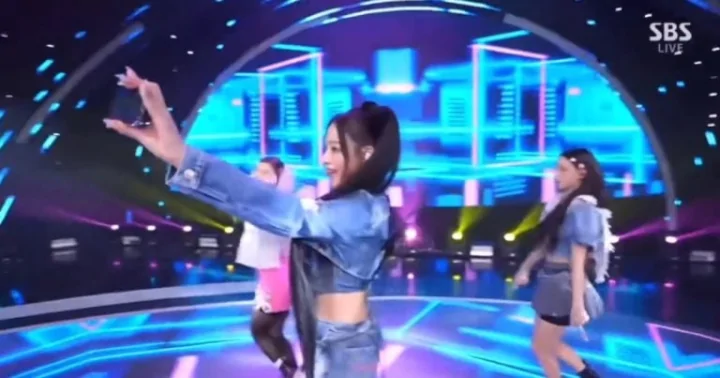 NewJeans Dikritik Gara-gara Gunakan iPhone Selama Performance di \'Inkigayo\'