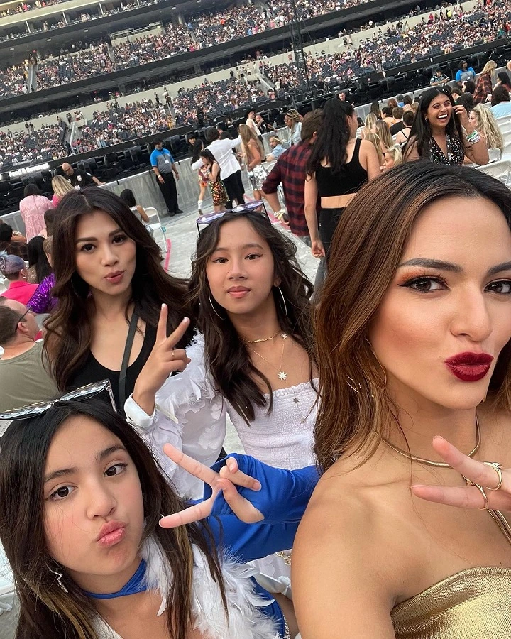 Pose Dulu Sebelum Konser Mulai