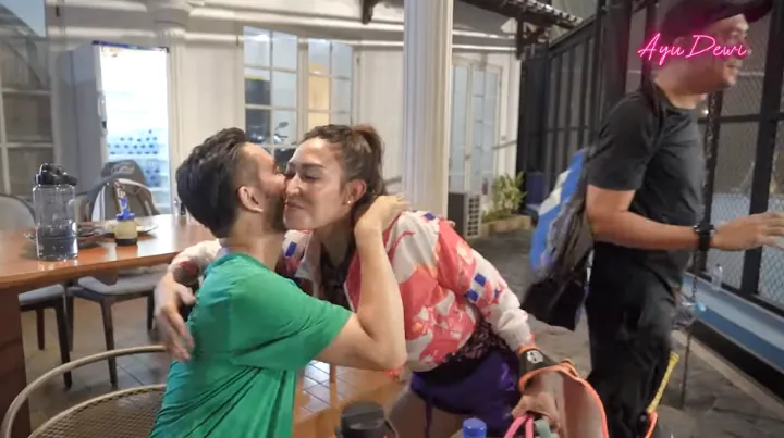 Reaksi Syahnaz Sadiqah Saat Lihat Jeje Govinda Cipika-Cipiki Hingga Jadi Bestie Ayu Dewi Reaksi Syahnaz Sadiqah Saat Lihat Jeje Govinda Cipika-Cipiki Hingga Jadi Bestie Ayu Dewi
