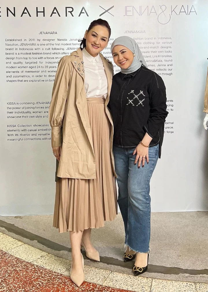Mona Ratuliu dan Kesha Ratuliu