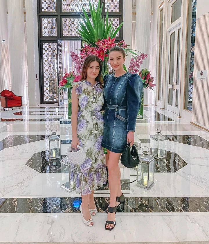 Raline Shah dan Parisa Shams