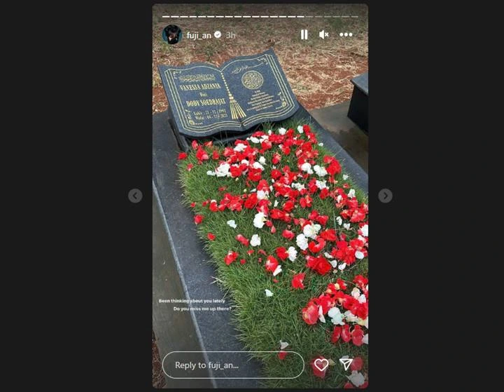 Pertanyaan Fuji An Nyesek Kala Bagikan Foto Makam Vanessa Angel