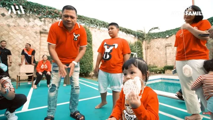 Ameena Main ke Rumah KD Tanpa Ditemani Atta-Aurel, Aksi Lomba Makan Kerupuk Bikin Gemas