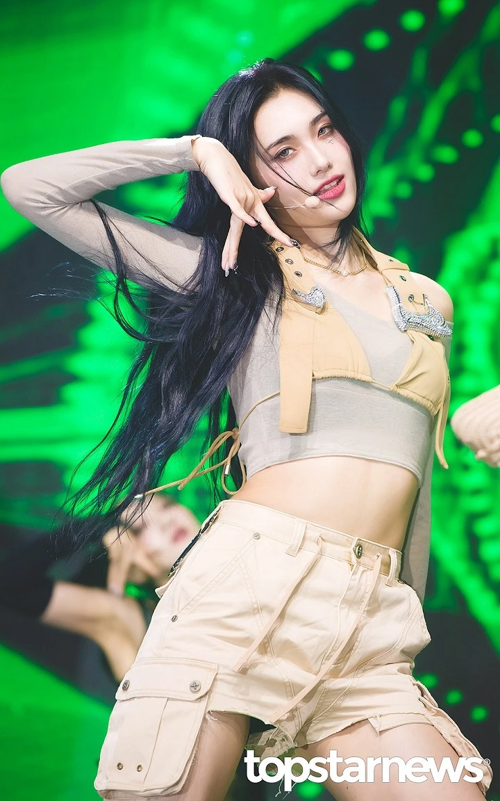 Aisha EVERGLOW