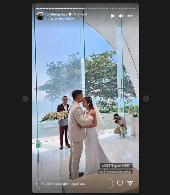 Resmi Menikah, Gritte Agatha Pamer Momen Wedding Kiss Dengan Arif Hidayat