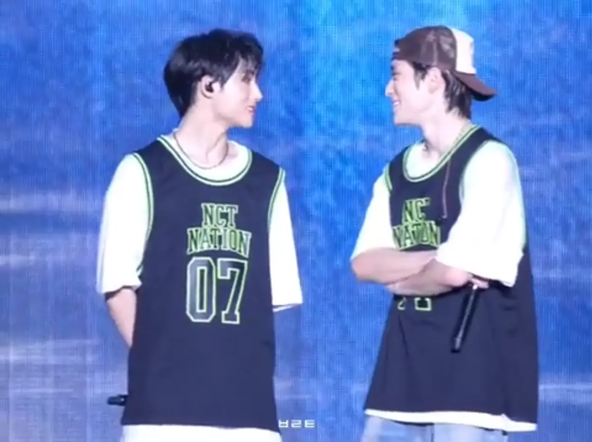 Jaehyun dan Winwin di konser NCT