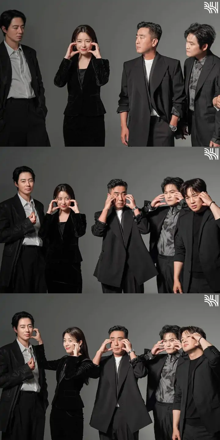 Kompak Pasang Love Sign