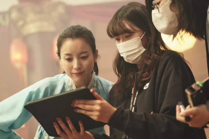 Kim Sung Kyun Kaget Akting Han Hyo Joo Jadi Emak-Emak di \'Moving\'