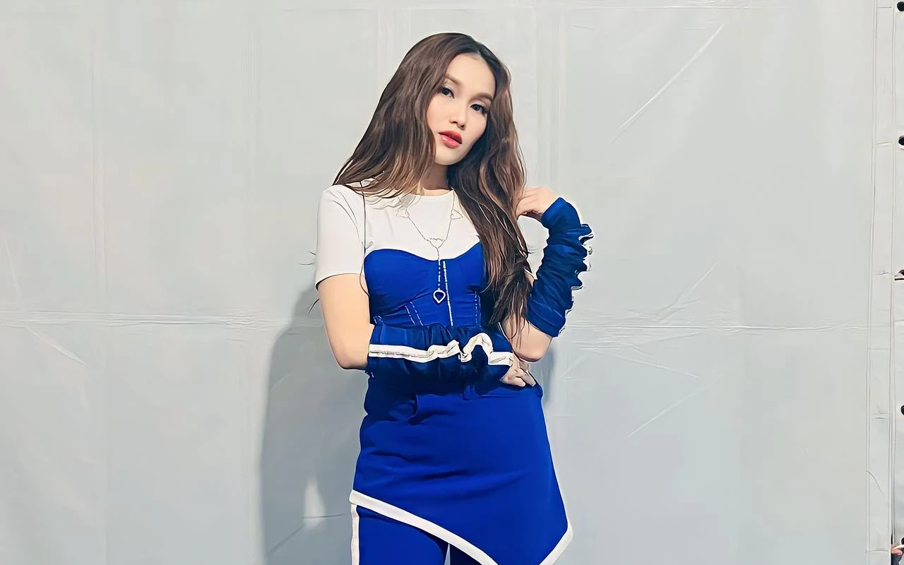 Vibes Ayu Ting Ting Pakai Kaos Singlet dan Celana Pendek Disangka Idol Korea