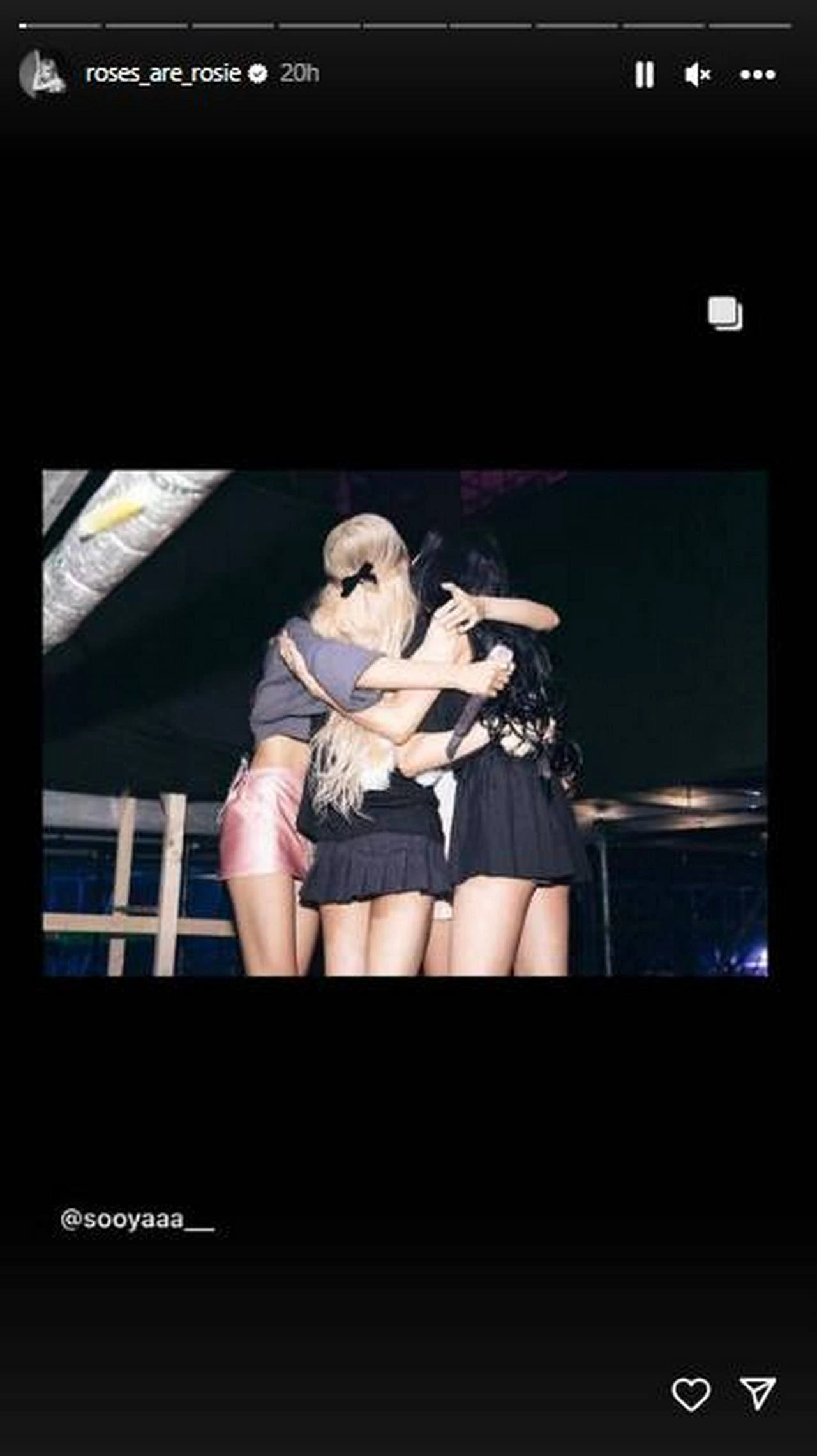 Disebut Tetap di YG, Rose Pikin Haru Repost Unggahan Foto Kebersamaan BLACKPINK