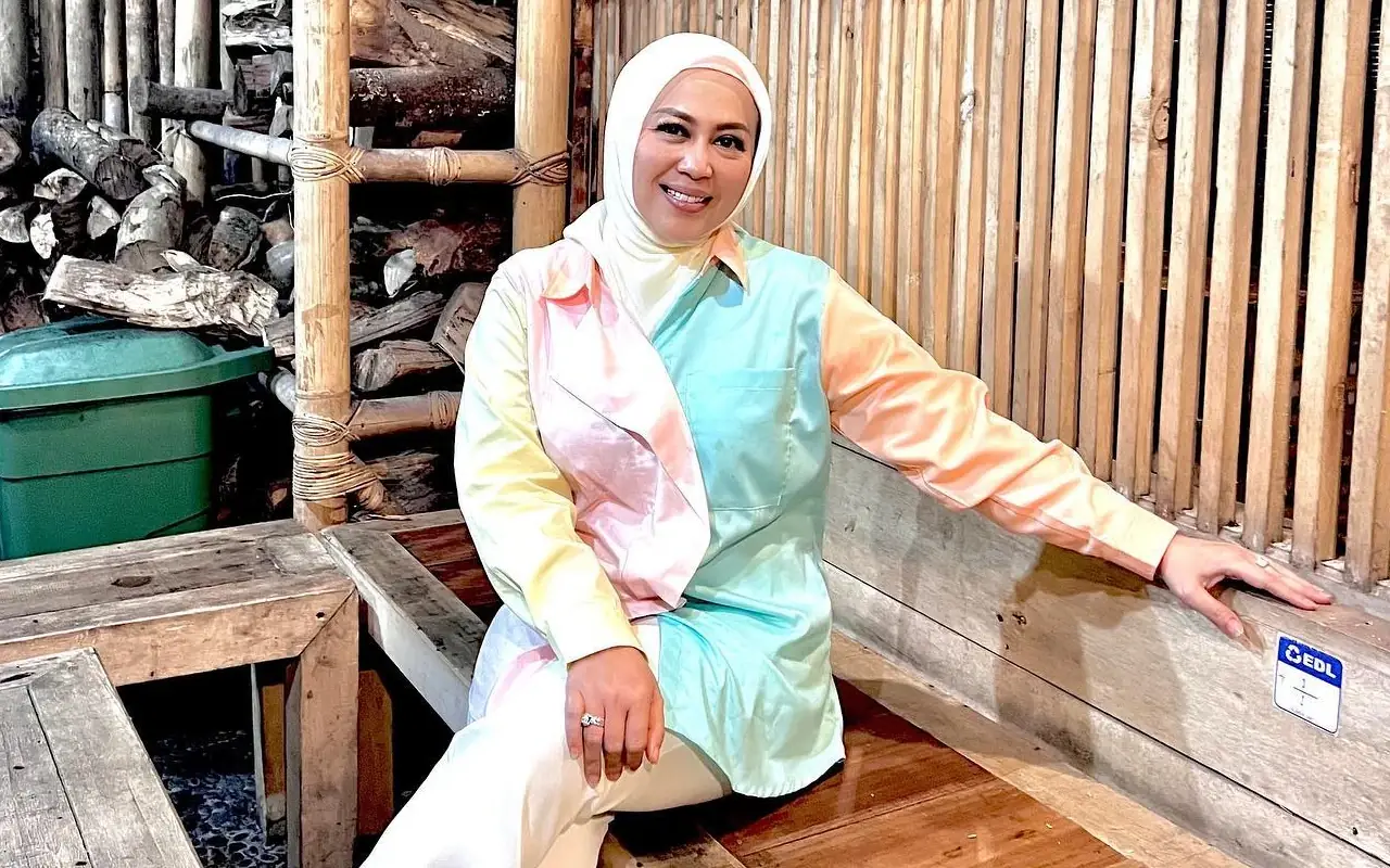 Istri Denny Cagur Makan di Warung Nyak Kopsah yang Dibela Farida Nurhan, Pesan Soal Adab Disorot