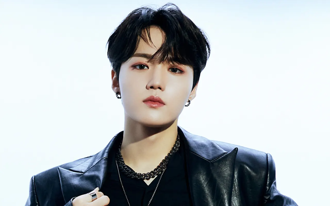 Doyoung TREASURE Cosplay Ksatria Perang di Bandara, Bisa Jadi Inspirasi Maling