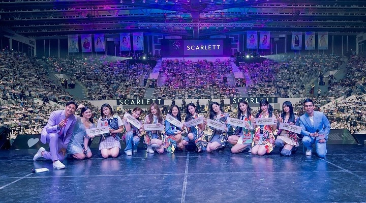 TWICE Pakai Batik