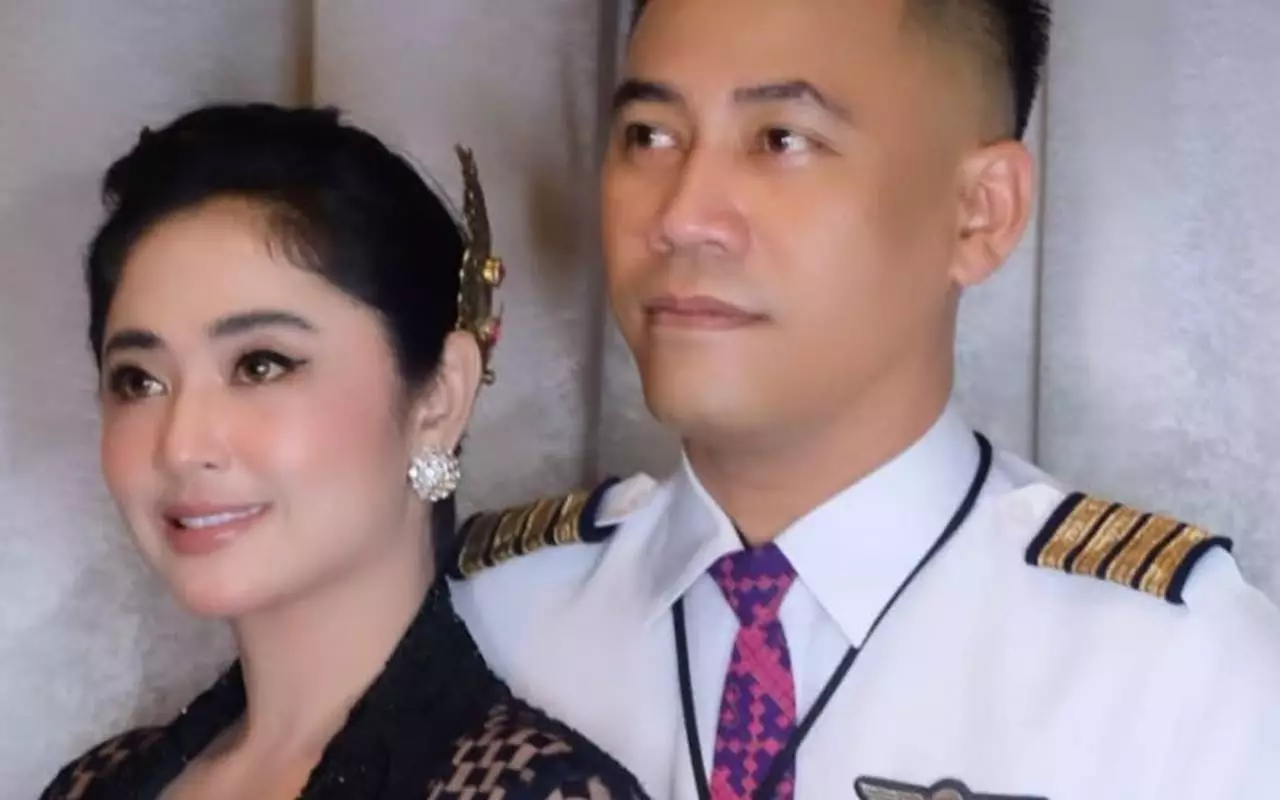 Dewi Persik Mandi Sambil Video Call Calon Suami Pilot, Netter: Umur Segini Lagi Lucu-lucunya