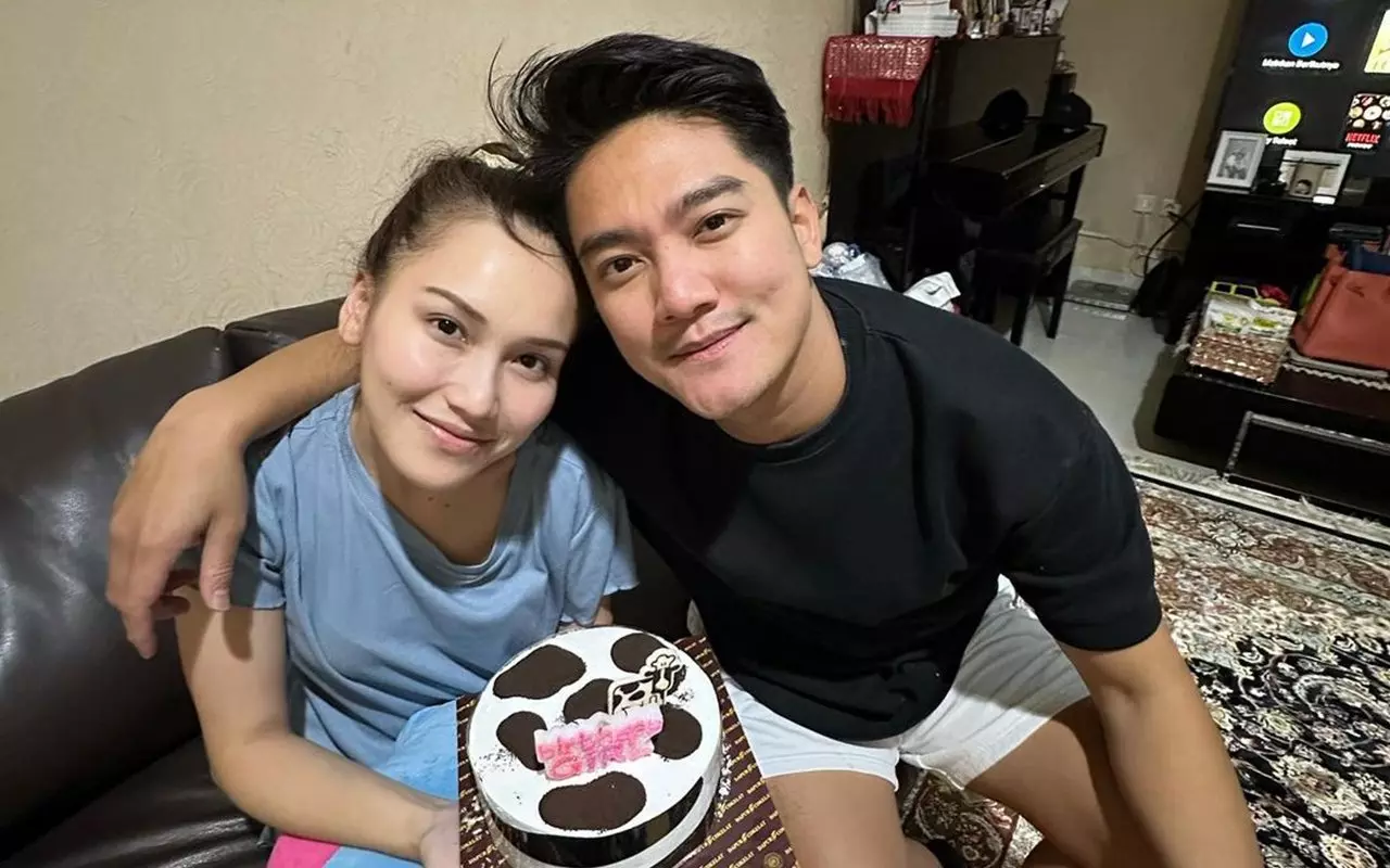 Kunjungi Gembok Cinta, Ayu Ting Ting Ngarep Cepat Dapat Jodoh Bikin Boy Willian Kepo