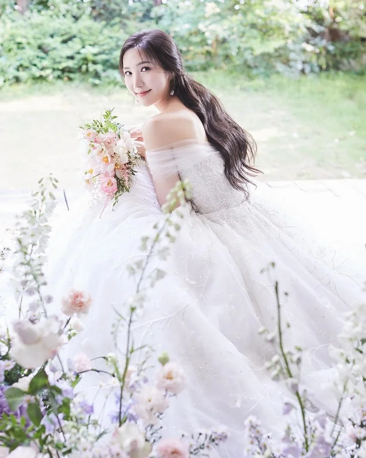 Yookyung Eks A PINK Umumkan Menikah