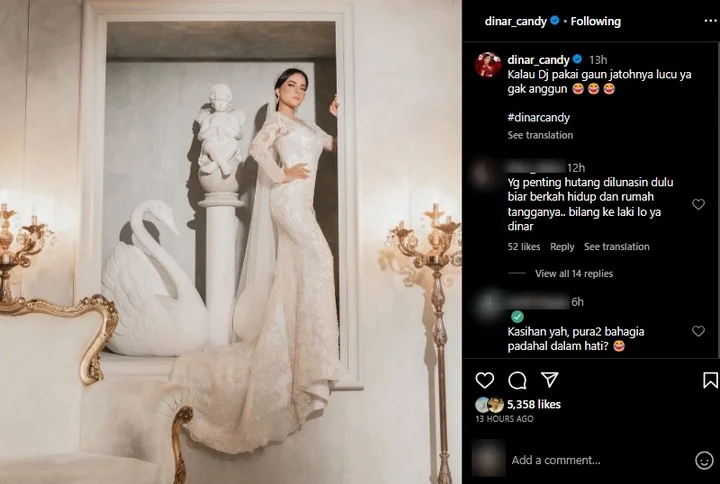 Dinar Candy Pede Pamer Busana Pengantin