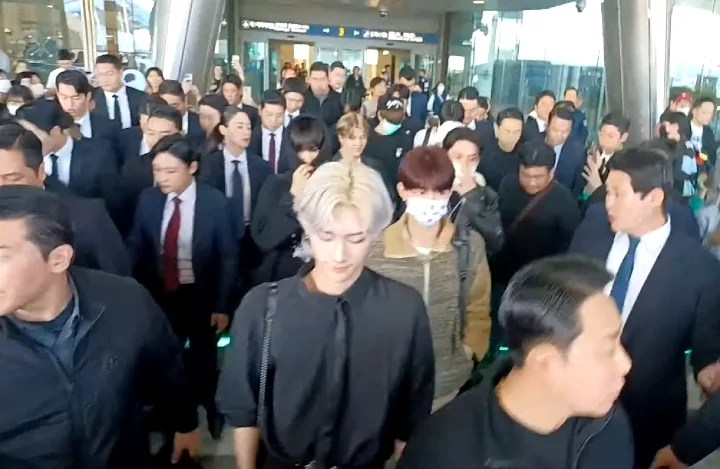 Peningkatan, ZEROBASEONE Dikawal Bodyguard Berlapis-Lapis Saat Kembali ke Korea