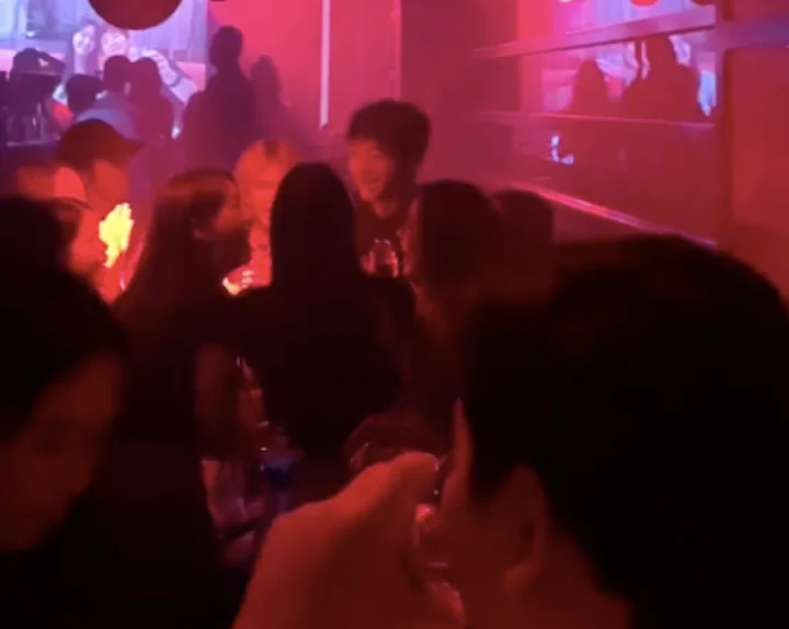 Lisa BLACKPINK Terekam Party di Thailand Dalam Rangka Hari Spesial