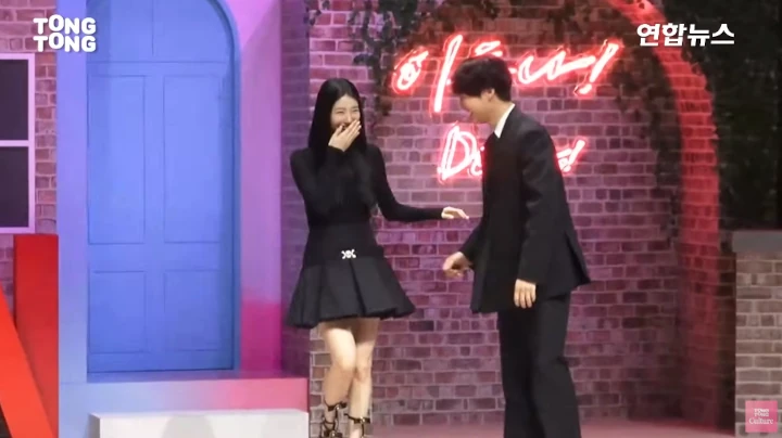 Gestur Tangan Suzy ke Yang Se Jong di Jumpa Pers \'Doona!\' Curi Perhatian