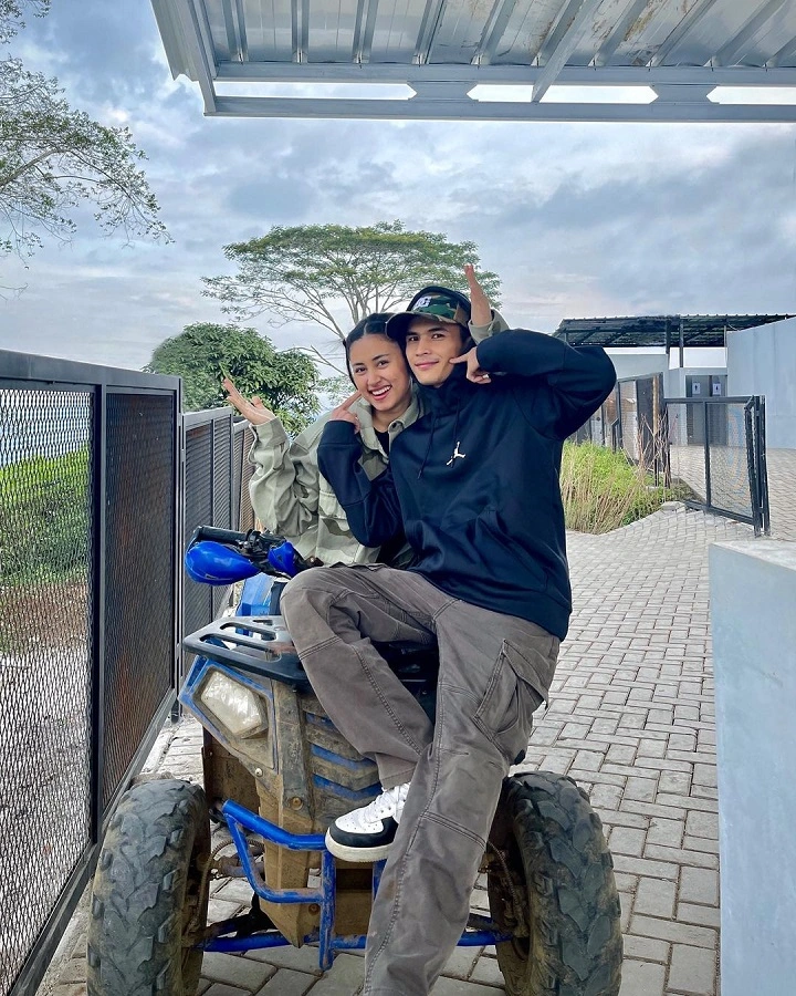 Dipuji Couple Gemes