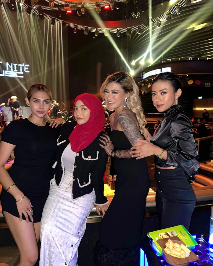 Digelar di Klub Malam