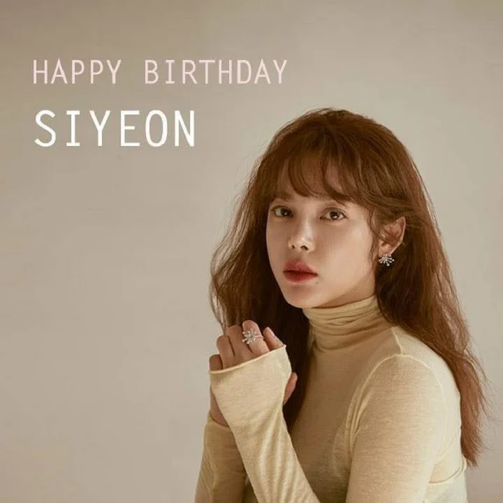 Park Si Yeon