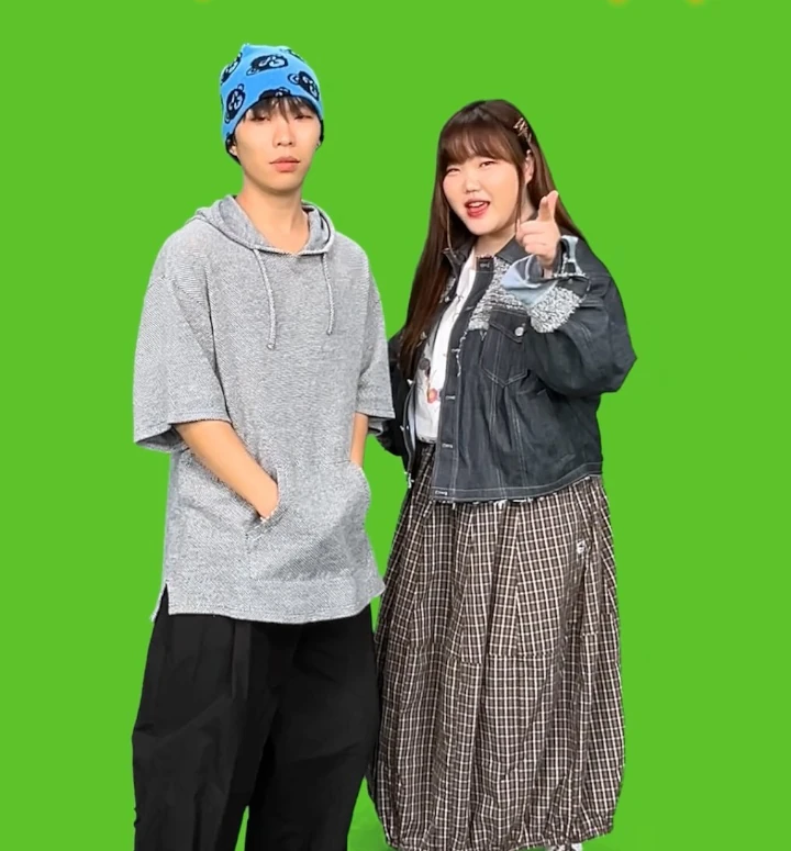 AKMU