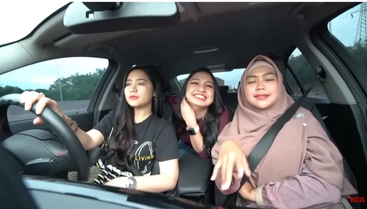  Sahabatan, Ria Ricis dan Regi Nazlah Saling Bongkar Aib