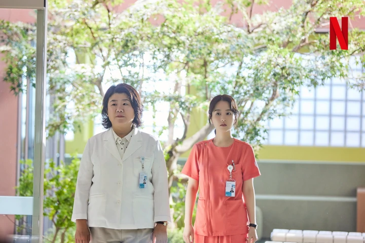 \'Daily Dose of Sunshine\' Review: Park Bo Young Jadi Perawat di Bangsal Psikiatri, Banyak Momen Relate!