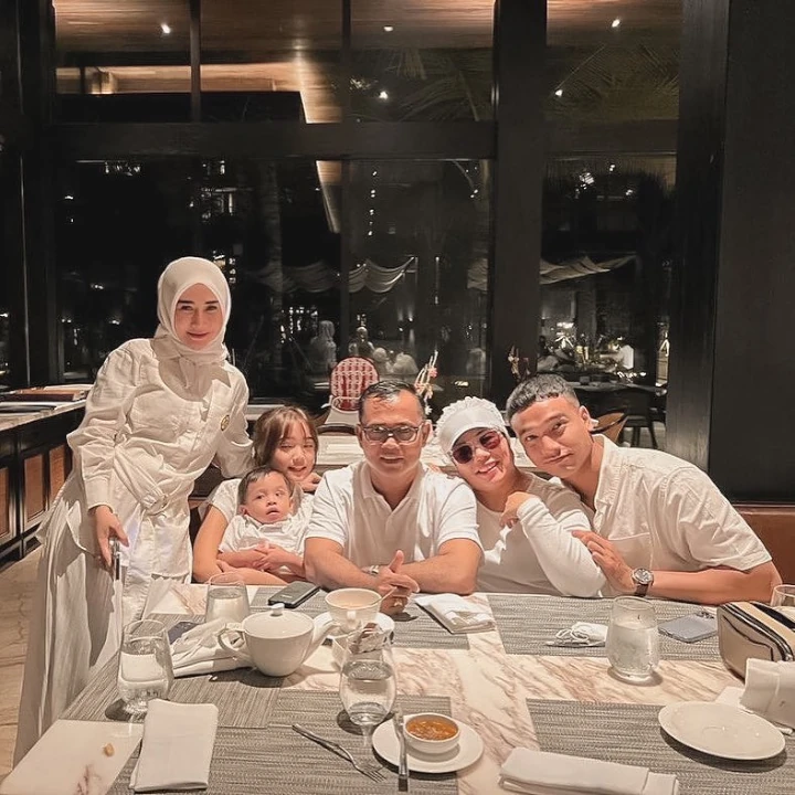 Liburan Bersama Layaknya Keluarga
