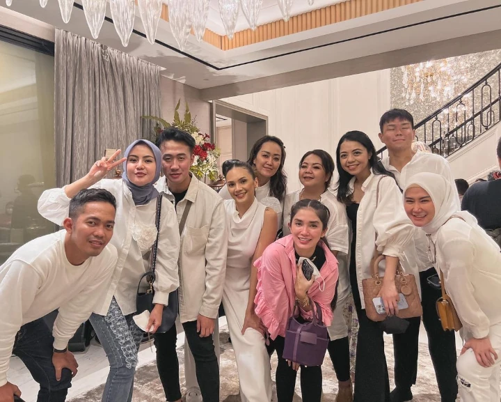 Keceriaan di Ulang Tahun Vio